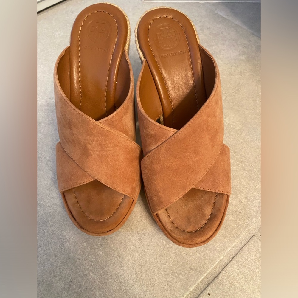Tory Burch size 5 suede heels 👠